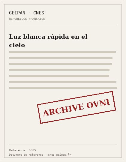 Luz blanca rápida en el cielo