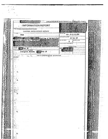 Vista de objetos aéreos no identificados cerca de Leningrado